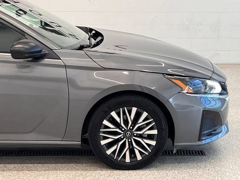 Used 2025 Nissan Altima 2.5 SV FWD image 8
