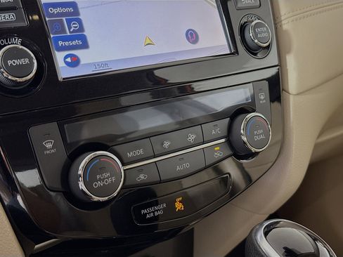 Used 2017 Nissan Rogue SL w/ SL Premium Package image 19