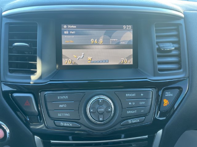 Used 2015 Nissan Pathfinder SV FWD image 13