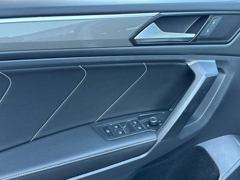 Used 2023 Volkswagen Tiguan SE R-Line image 11