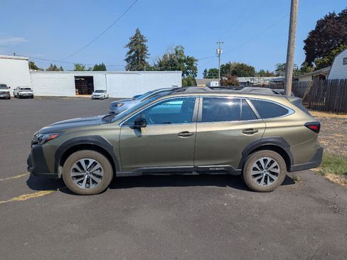 Used 2025 Subaru Outback Premium w/ Popular Package #1A AWD/4WD image 2