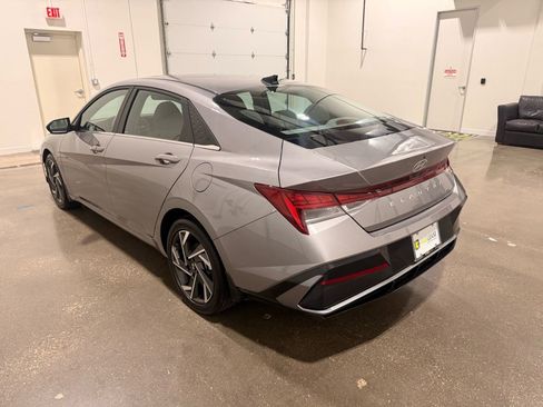 Used 2025 Hyundai Elantra SEL image 7