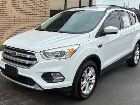 Used 2017 Ford Escape SE w/ Equipment Group 201A image 1