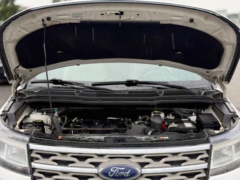 Used 2018 Ford Explorer XLT w/ Equipment Group 202A AWD/4WD image 31