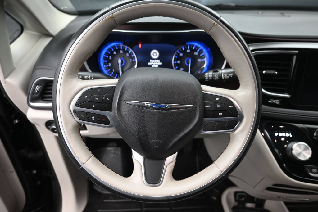 Used 2020 Chrysler Pacifica Limited FWD image 19