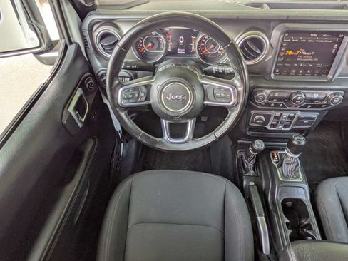 Used 2018 Jeep Wrangler Unlimited Sahara AWD/4WD image 18