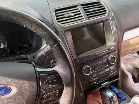 Used 2017 Ford Explorer XLT w/ Equipment Group 202A FWD image 30