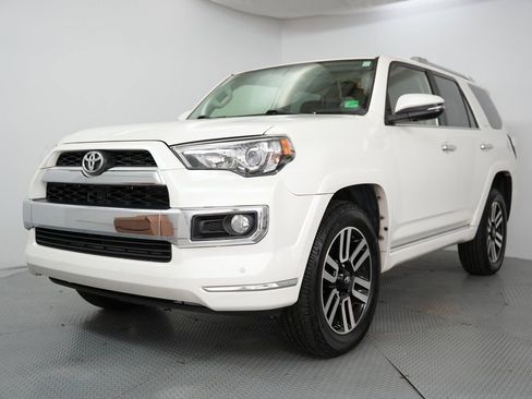 Used 2018 Toyota 4Runner Limited AWD/4WD image 3