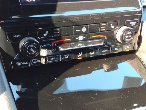 New 2025 Jeep Grand Cherokee Altitude image 11