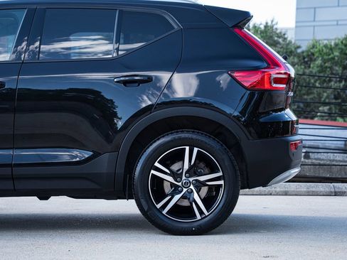 Certified 2023 Volvo XC40 B5 Core w/ Convenience Package AWD/4WD image 4