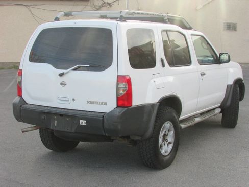 Used 2000 Nissan Xterra XE image 4