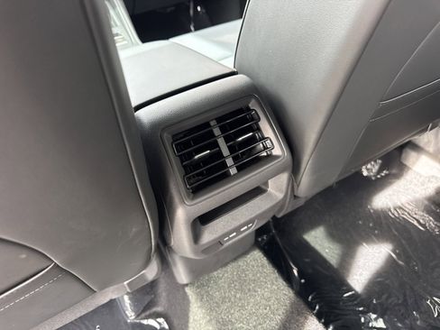 New 2026 Volkswagen Tiguan SE R-Line FWD image 19