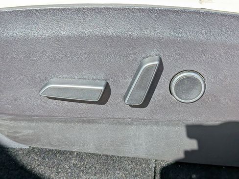 Used 2022 Tesla Model Y Long Range AWD/4WD image 16