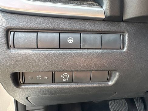 Used 2023 Nissan Rogue SV AWD/4WD image 16