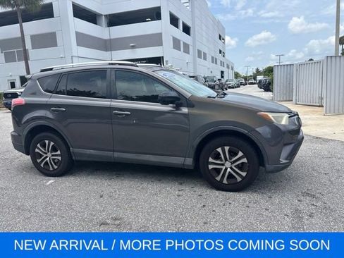 Used 2017 Toyota RAV4 LE AWD/4WD image 1