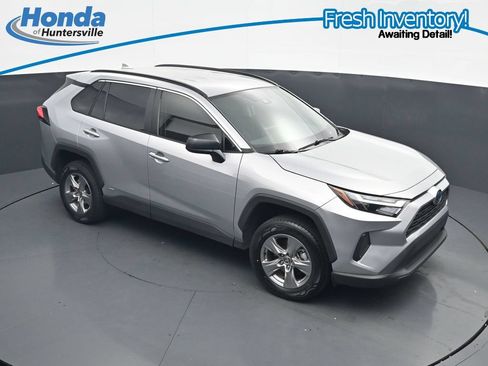 Used 2024 Toyota RAV4 LE AWD/4WD image 12