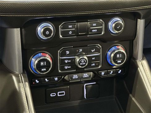 Used 2023 GMC Yukon SLT image 18