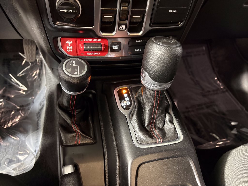 Used 2020 Jeep Wrangler Unlimited Rubicon w/ Cold Weather Group AWD/4WD image 19