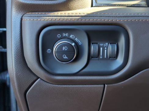 New 2025 RAM 2500 Limited image 17