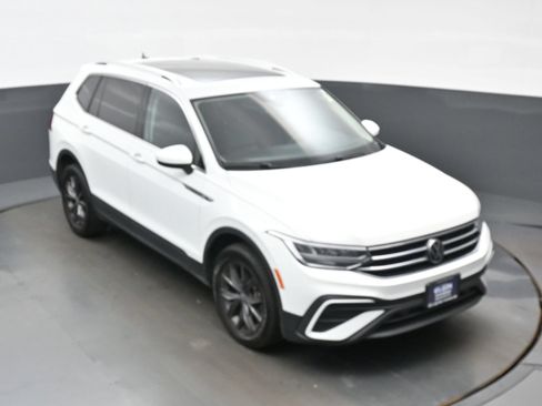Used 2022 Volkswagen Tiguan SE w/ Panoramic Sunroof Package AWD/4WD image 41