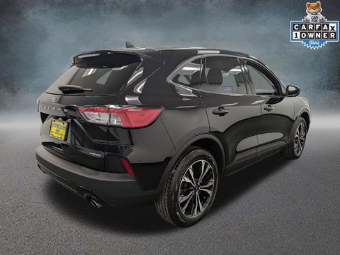 Used 2022 Ford Escape SE w/ SE Sport Appearance Package AWD/4WD image 4