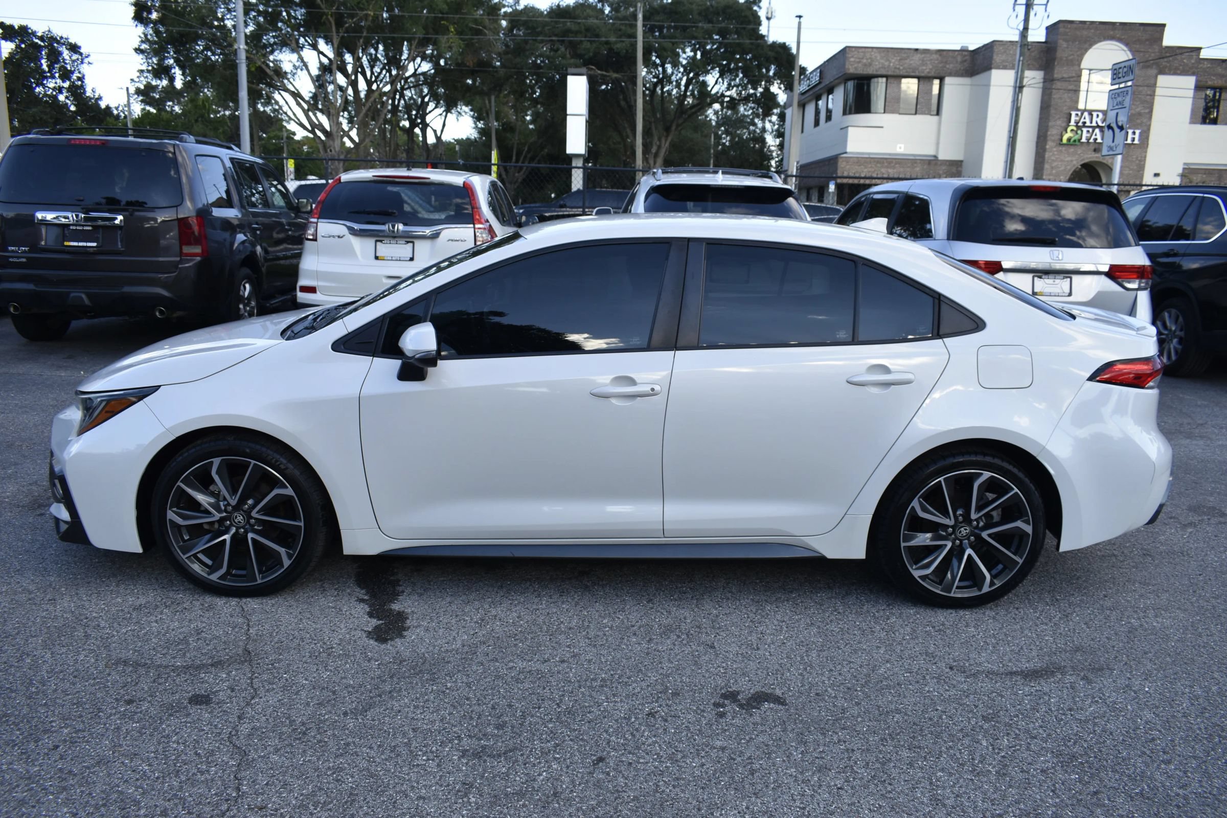 Used 2020 Toyota Corolla SE FWD image 4