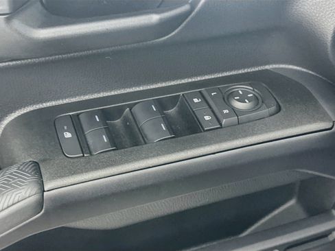 Used 2025 Toyota 4Runner SR5 AWD/4WD image 15