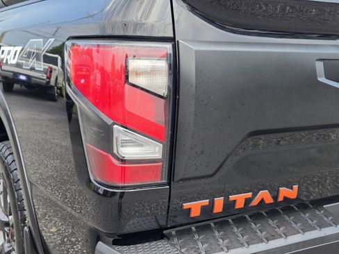 Used 2023 Nissan Titan PRO-4X w/ Pro-4x Convenience Package AWD/4WD image 10
