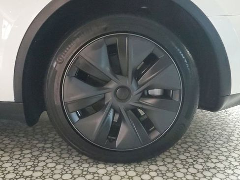 Used 2025 Tesla Model Y Long Range image 6