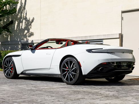 Used 2019 Aston Martin DB11 Volante image 43