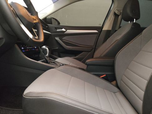 Used 2025 Volkswagen Jetta SE FWD image 17