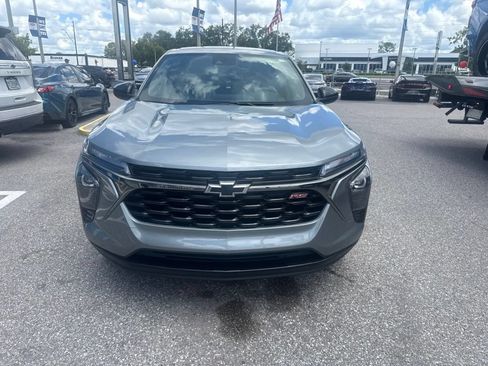 Used 2024 Chevrolet Trax RS FWD image 2