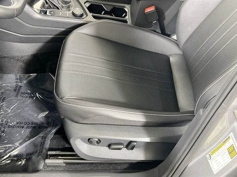 Used 2022 Volkswagen Tiguan SE image 18