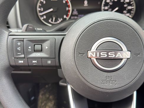 Used 2023 Nissan Rogue S FWD image 19