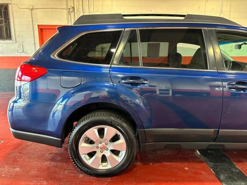 Used 2011 Subaru Outback 2.5i Premium image 6
