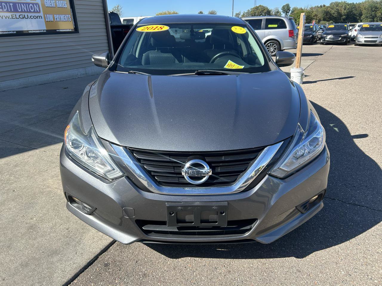 Used 2018 Nissan Altima 2.5 SV w/ 2.5 SV Technology Package FWD image 2