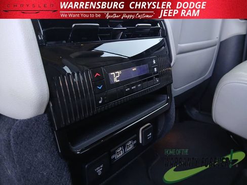 Used 2024 Jeep Wagoneer L Series II w/ Flexible Seating Group AWD/4WD image 16