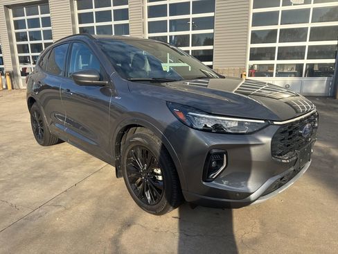 Used 2023 Ford Escape ST-Line Elite image 3