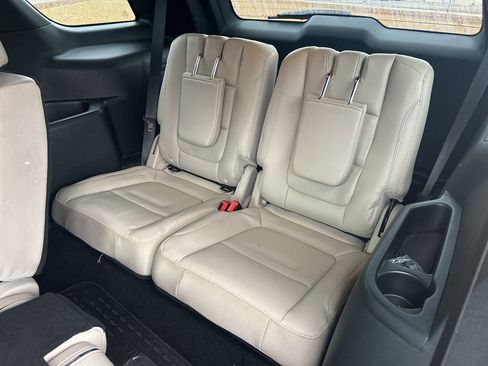 Used 2019 Ford Explorer XLT w/ Equipment Group 202A image 18