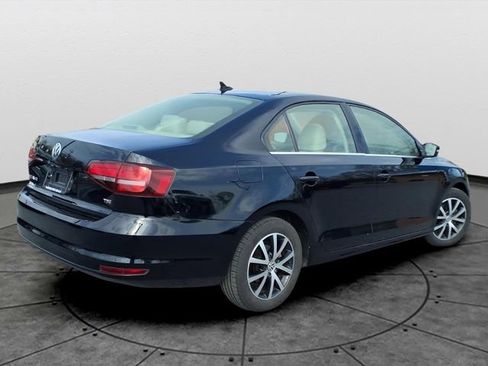 Used 2017 Volkswagen Jetta SE image 4