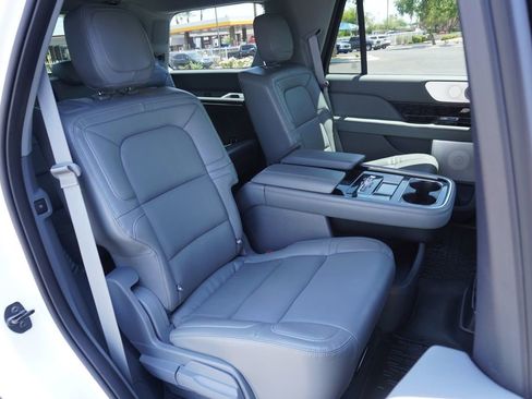 Used 2021 Lincoln Navigator Reserve w/ Luxury Package AWD/4WD image 10