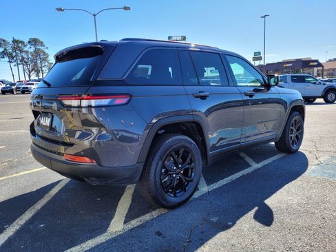 New 2026 Jeep Grand Cherokee Altitude image 11