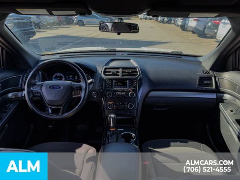 Used 2018 Ford Explorer XLT image 17