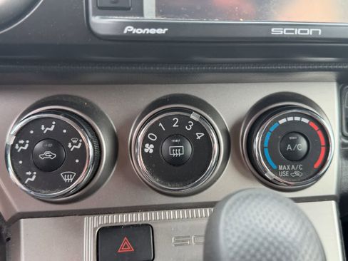 Used 2014 Scion xB FWD image 12