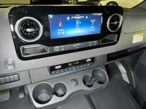Used 2025 Mercedes-Benz Sprinter 2500 image 30