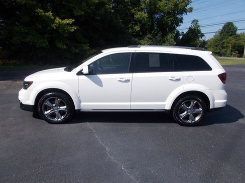 Used 2017 Dodge Journey Crossroad w/ Popular Equipment Group FWD image 3