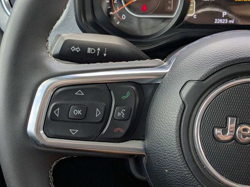 Used 2025 Jeep Wrangler Unlimited Sahara AWD/4WD image 22