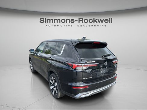 Used 2025 Mitsubishi Outlander SE AWD/4WD image 3