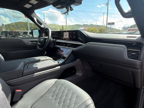 Used 2025 INFINITI QX80 Autograph image 16