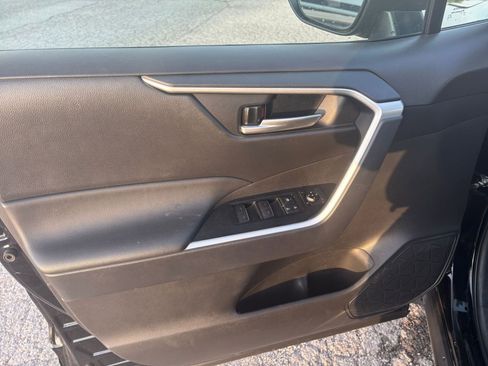 Used 2025 Toyota RAV4 XLE image 20